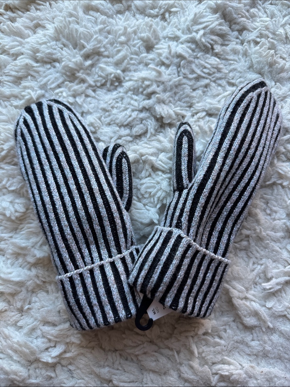 🆕 Lululemon Textured Fleece-Lined Knit Mittens